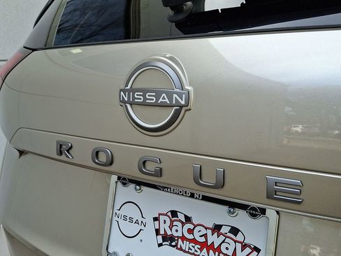 Certified 2025 Nissan Rogue Platinum w/ Platinum Premium Package image 31