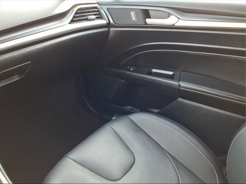 Used 2020 Ford Fusion Titanium image 21
