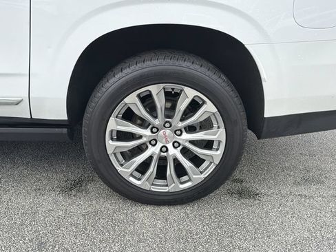 Used 2023 GMC Yukon XL Denali RWD image 16