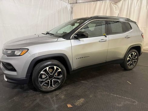 Certified 2022 Jeep Compass Limited image 2