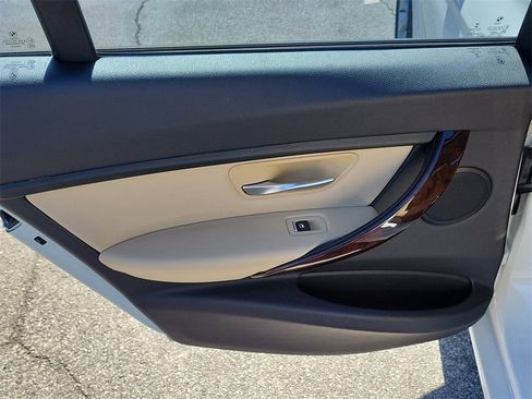 Used 2017 BMW 320i Sedan image 8