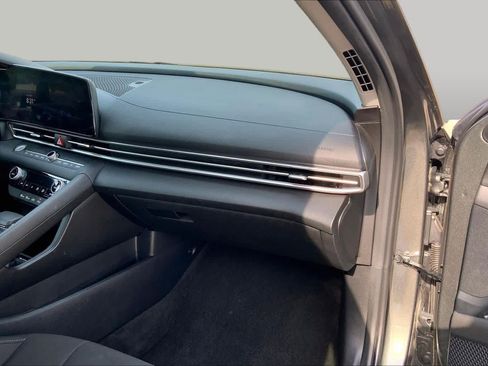 Used 2024 Hyundai Elantra SEL FWD image 17