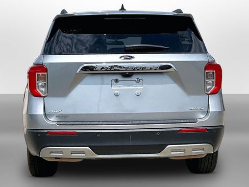 Used 2024 Ford Explorer XLT w/ Equipment Group 202A AWD/4WD image 4