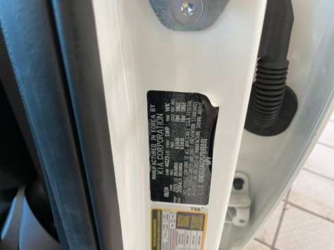 Used 2025 Kia Soul LX w/ LX Technology Package FWD image 23