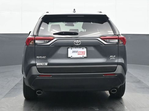 Used 2020 Toyota RAV4 XLE image 5