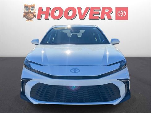Used 2025 Toyota Camry SE image 7