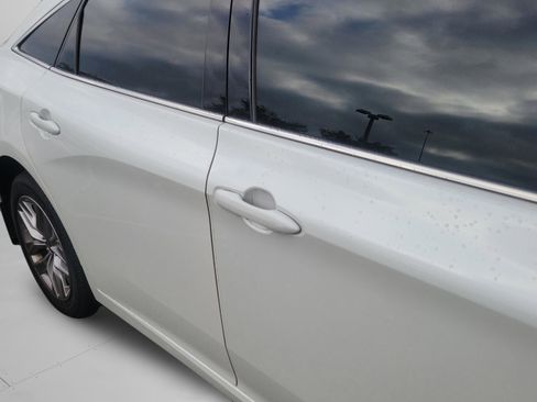Used 2021 Toyota Avalon XLE w/ Moonroof Package FWD image 18