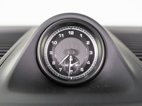 Certified 2025 Porsche Macan image 24