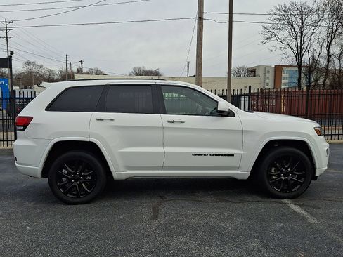 Used 2021 Jeep Grand Cherokee Laredo X image 7