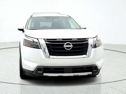 Used 2025 Nissan Pathfinder SL AWD/4WD image 2