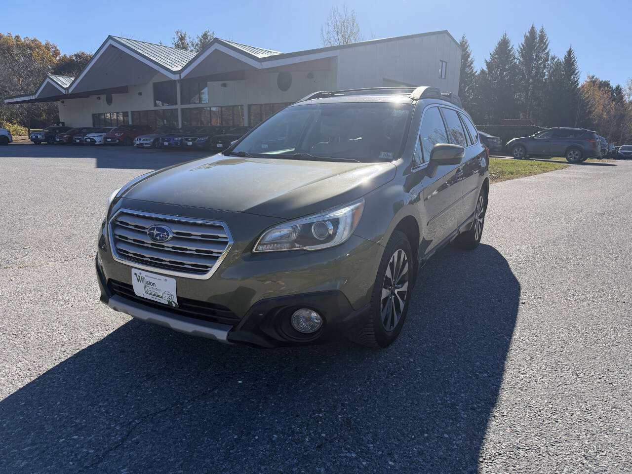 Used 2016 Subaru Outback 2.5i Limited AWD/4WD image 1