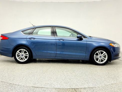 Used 2018 Ford Fusion SE image 4