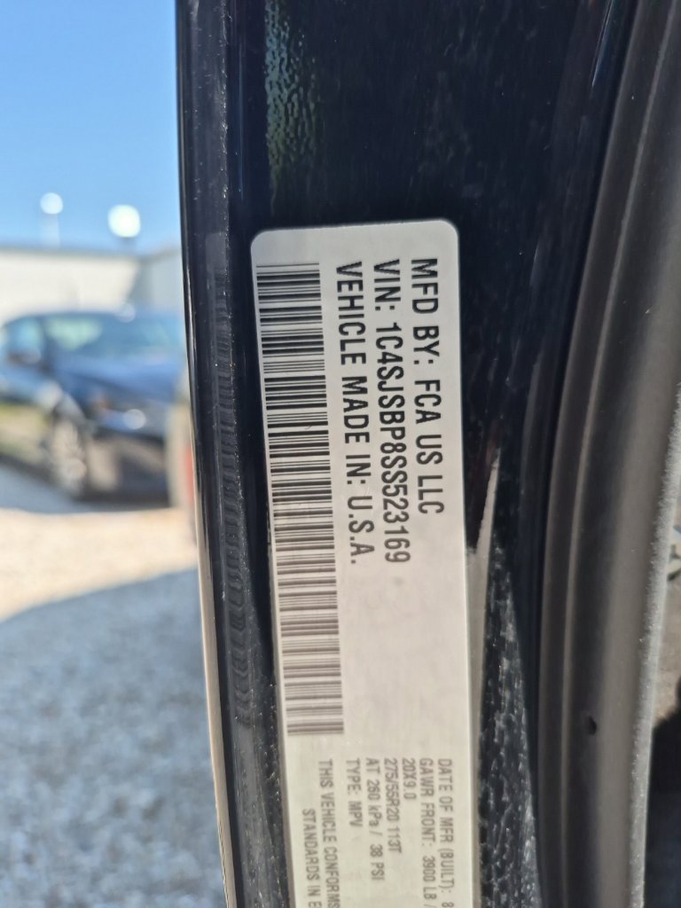 Used 2025 Jeep Wagoneer L Series II AWD/4WD image 8