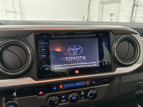 Used 2017 Toyota Tacoma Limited image 14