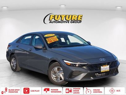 Used 2025 Hyundai Elantra SE