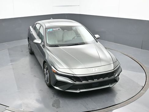 Used 2025 Hyundai Elantra Limited image 52