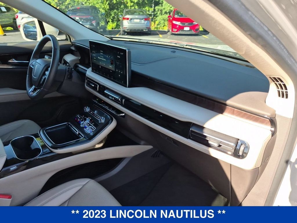 Used 2023 Lincoln Nautilus Reserve w/ Cargo Utility Package AWD/4WD image 34
