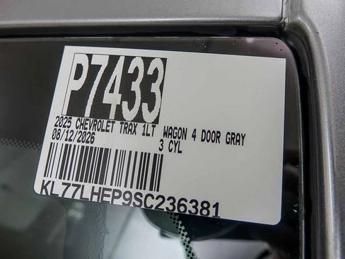 Used 2025 Chevrolet Trax LT w/ LT Convenience Package FWD image 28