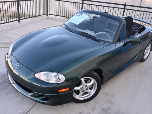 Used 2002 MAZDA MX-5 Miata RWD image 36