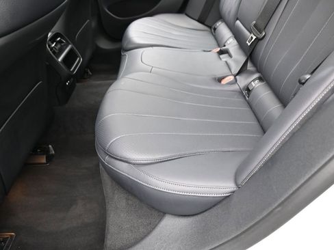 Used 2025 Mercedes-Benz E 350 Sedan image 37