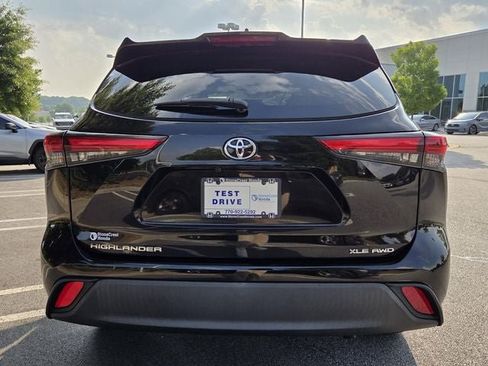 Used 2021 Toyota Highlander XLE AWD/4WD image 7
