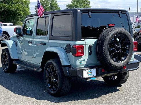 Used 2023 Jeep Wrangler Unlimited Sahara w/ Cold Weather Group AWD/4WD image 9