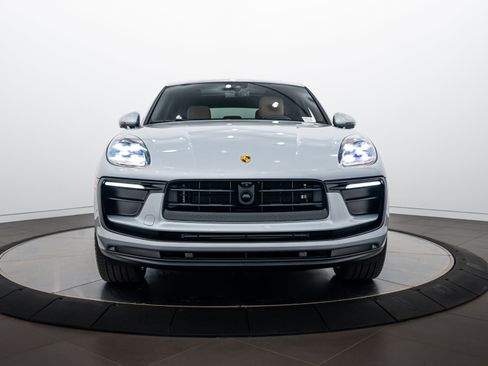 Certified 2024 Porsche Macan AWD/4WD image 10