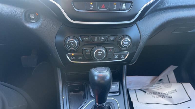 Used 2021 Jeep Cherokee Latitude Lux FWD image 25
