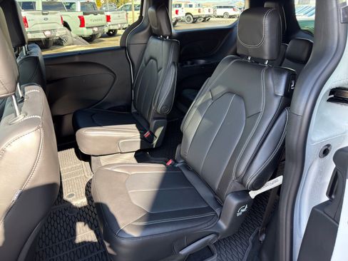 New 2026 Chrysler Voyager LX image 30