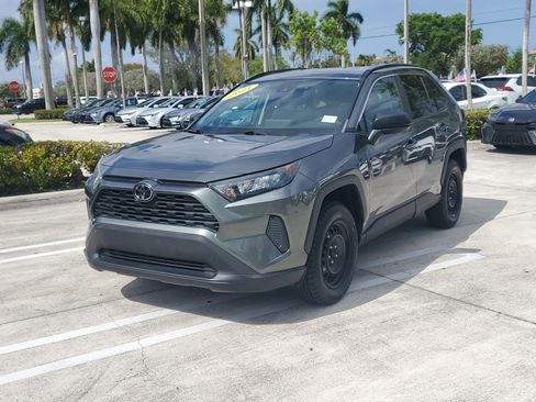 Used 2021 Toyota RAV4 LE FWD image 7