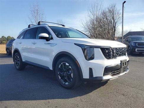 Used 2025 Kia Sorento S image 3