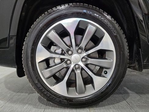 Used 2019 Jeep Cherokee Overland image 24