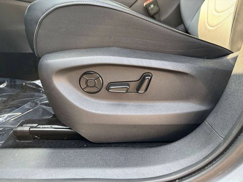 Used 2026 Volkswagen Tiguan SE AWD/4WD image 22
