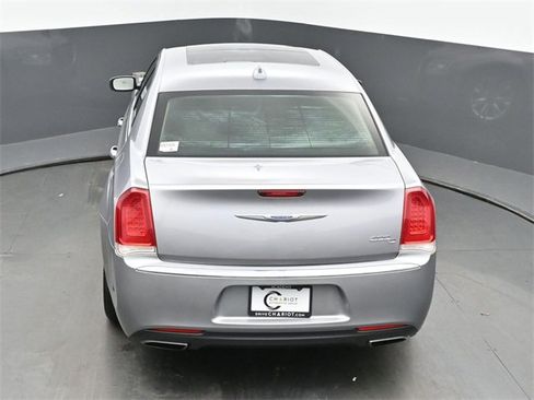 Used 2017 Chrysler 300 C image 42