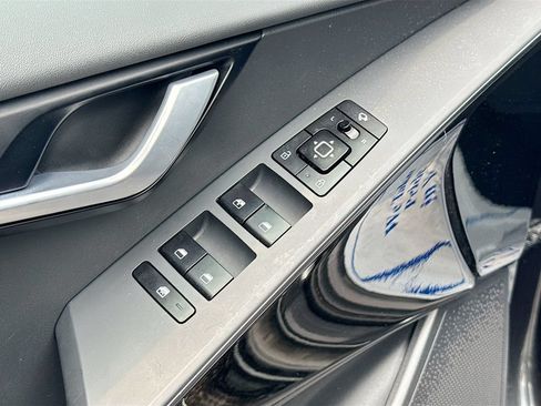 Certified 2023 Kia Niro EX Touring FWD image 20