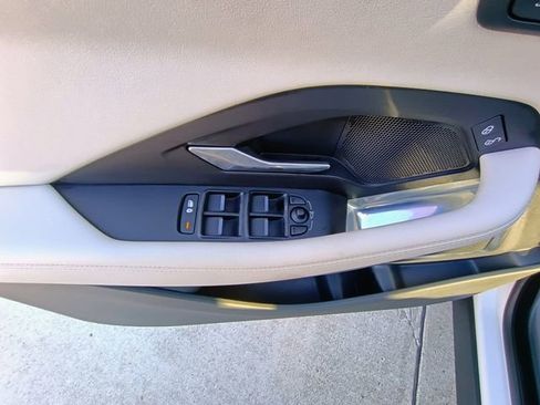 Used 2020 Jaguar E-PACE SE image 21