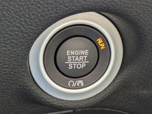 New 2026 Chrysler Pacifica Select FWD image 35