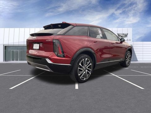 Certified 2025 Cadillac Optiq Sport 2 w/ LPO, Floor Liner Package AWD/4WD image 8