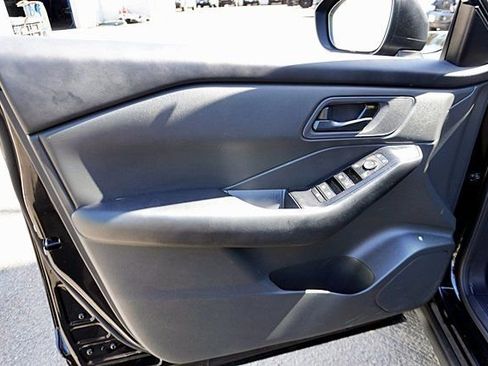 Used 2025 Nissan Rogue S image 22