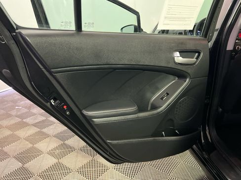 Used 2017 Kia Forte LX image 19