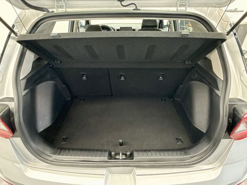 Used 2025 Hyundai Venue SEL FWD image 29