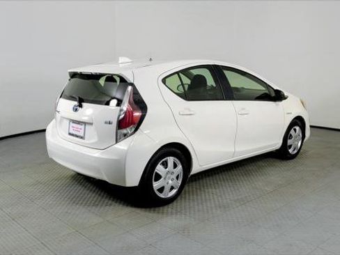 Used 2016 Toyota Prius C Two image 7