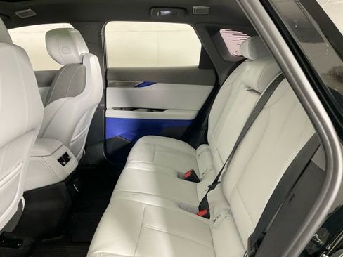 New 2026 Cadillac Optiq Sport 1 w/ LPO, Floor Liner Package AWD/4WD image 31