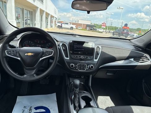 Used 2025 Chevrolet Malibu LT FWD image 12