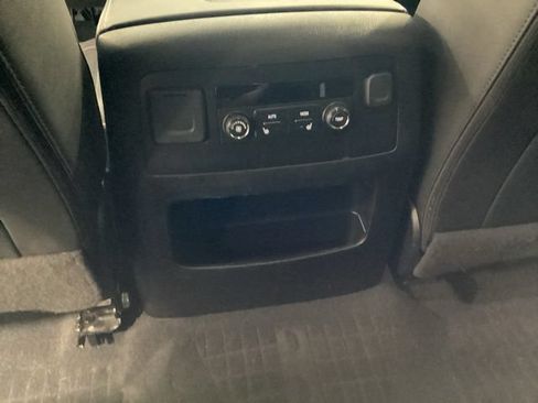 Used 2020 GMC Yukon SLT AWD/4WD image 13