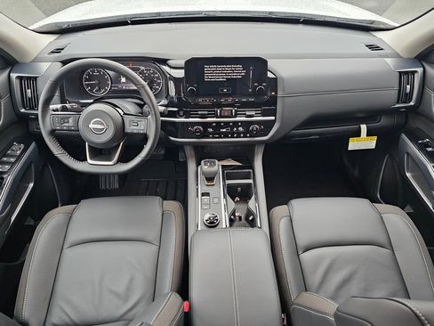 New 2025 Nissan Pathfinder SL image 14