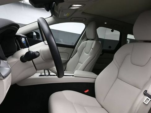 Used 2024 Volvo XC60 B5 Core w/ Climate Package AWD/4WD image 10