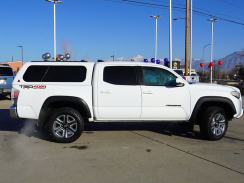 Certified 2023 Toyota Tacoma TRD Off-Road image 9