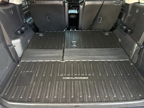 Used 2023 Toyota Highlander Platinum FWD image 15