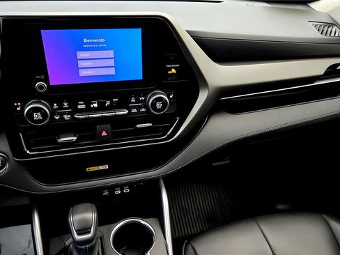 Certified 2023 Toyota Highlander XLE image 43